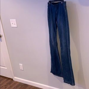 Jegging-like flared blue jeans